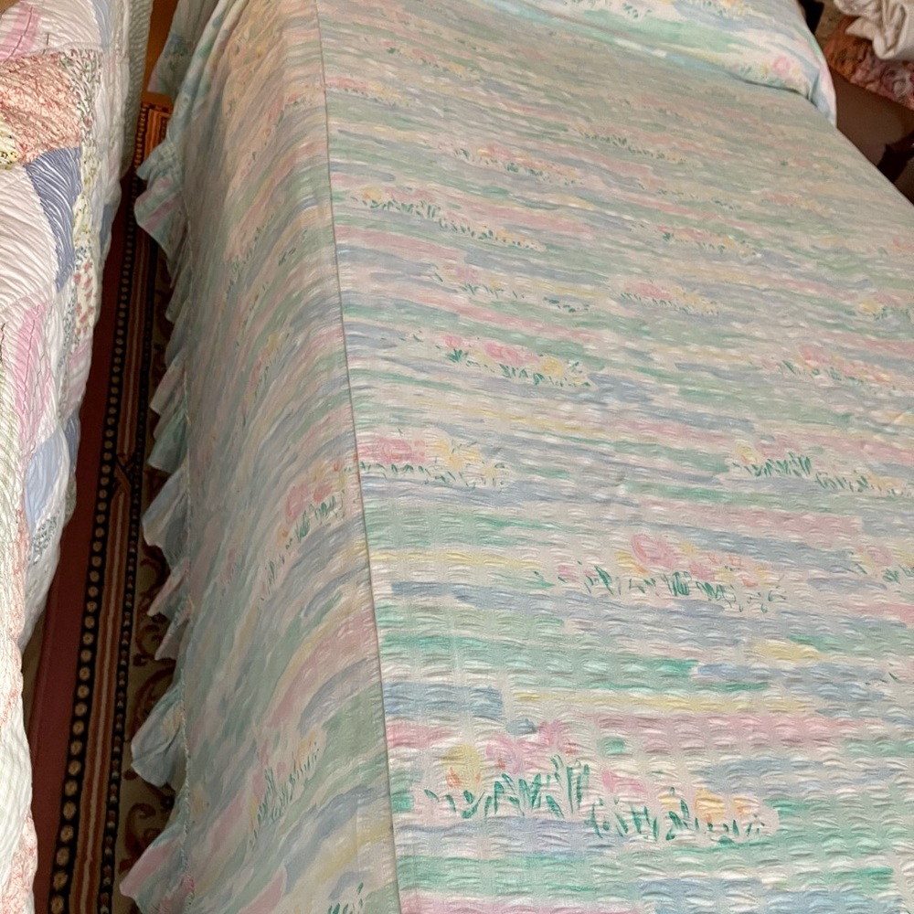 SEERSUCKER RUFFLED COTTON set of 2 TWIN BEDSPREADS FLORAL GARDEN PASTELS - Picture 1 of 16